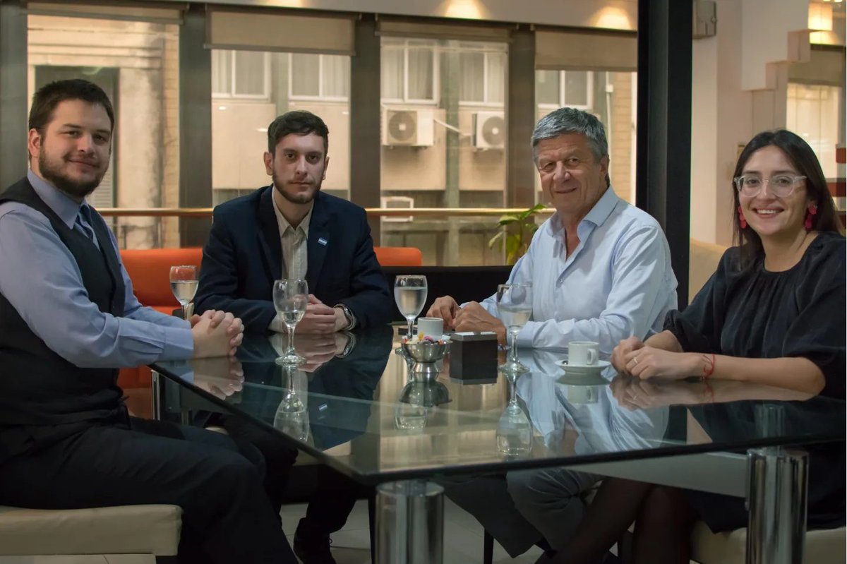 gustamenna's tweet photo. ENCUENTRO EN CASA DEL CHUBUT

Estuvimos en la @CasaDelChubut en Buenos Aires donde nos reunimos con su director, @FedePuratich, y su equipo, que realiza un trabajo muy destacable en distintos ámbitos para ayudar al bienestar de estudiantes y de personas residentes en Chubut que por distintos motivos se trasladan a la Capital Federal. 

Nos acompañaron @MacarenaAcuipil, subsecretaria de Relaciones Institucionales de la Provincia, y Mijail Jaremtchuk, director de administración de la Casa del Chubut. 

Aprovechamos la oportunidad además para recorrer la muestra de la Semana de Gaiman, que se inició el lunes y durante la cual la Municipalidad impulsa actividades para promocionar los atractivos turísticos, culturales y productivos de la localidad y de la región, en el contexto de la celebración del 150° aniversario de la fundación de la localidad.