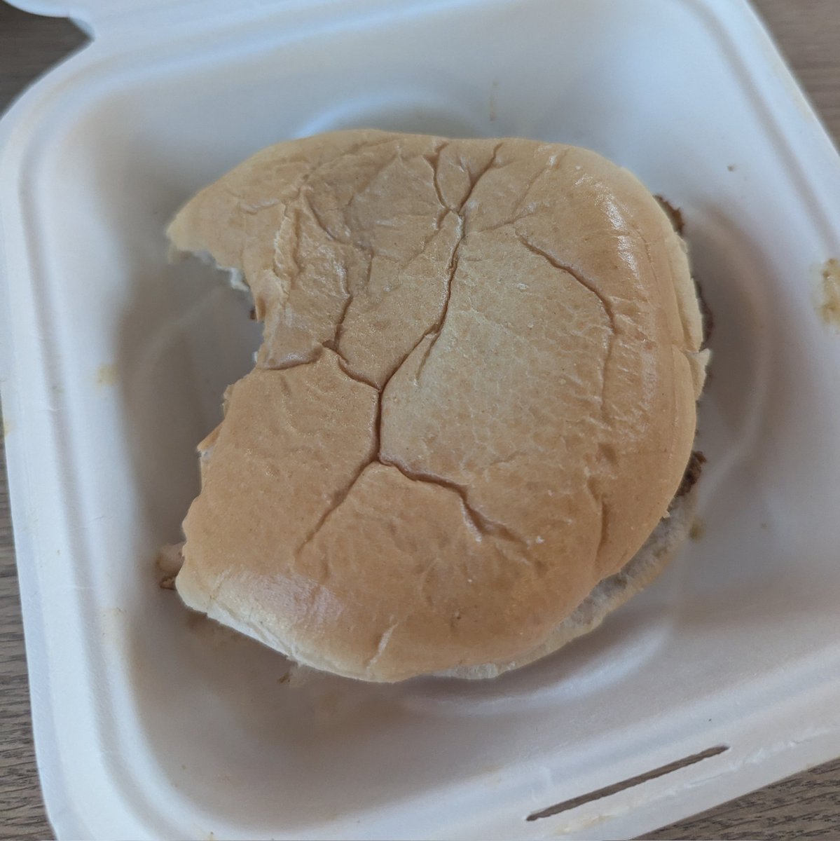 pantskaraoke's tweet photo. It was a good sandwich @FlyriteChicken but that bun was 100% not as advertised! https://t.co/X86p3zxcsv