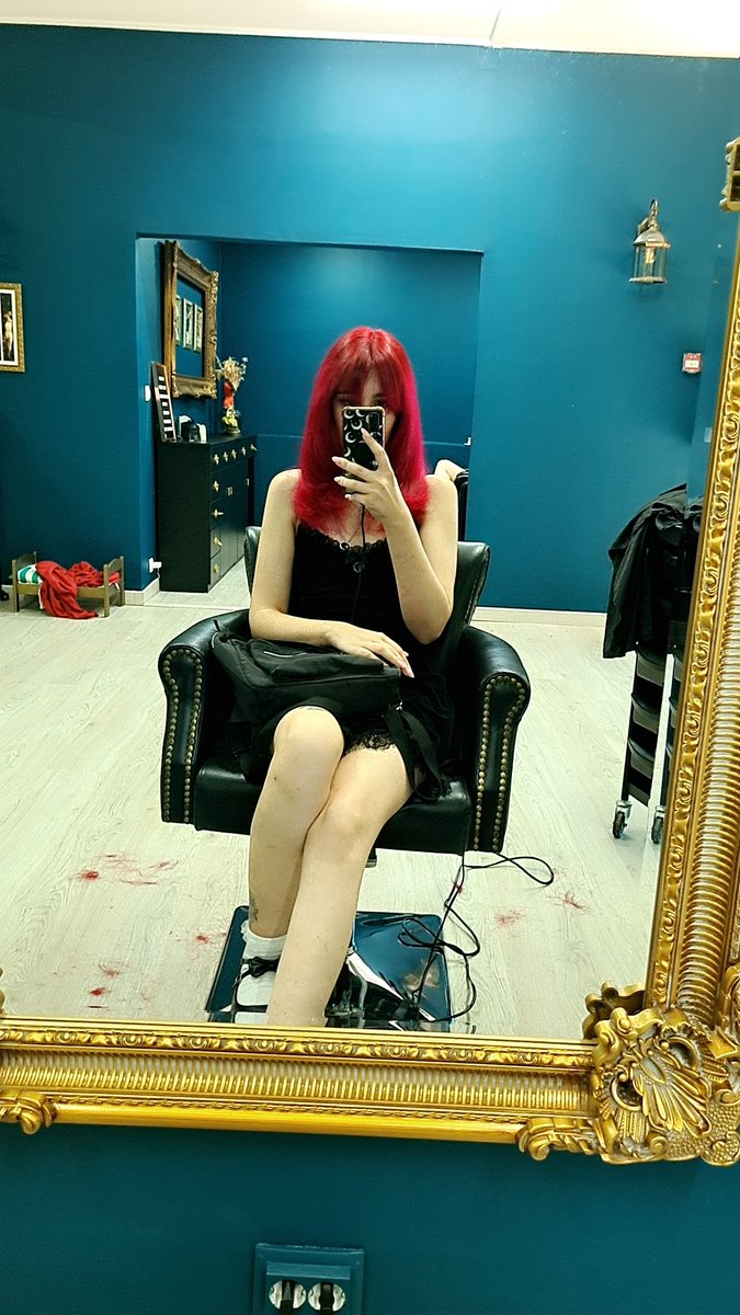 ThatwitchFinyaa's tweet photo. Trying to get used to this new color. Bright pink has been my identity and my comfort zone for so long that changing is a bit difficult. I still feel pretty but like a different kind like less cutie and more my age 😅 https://t.co/sdGv2xIOHp
