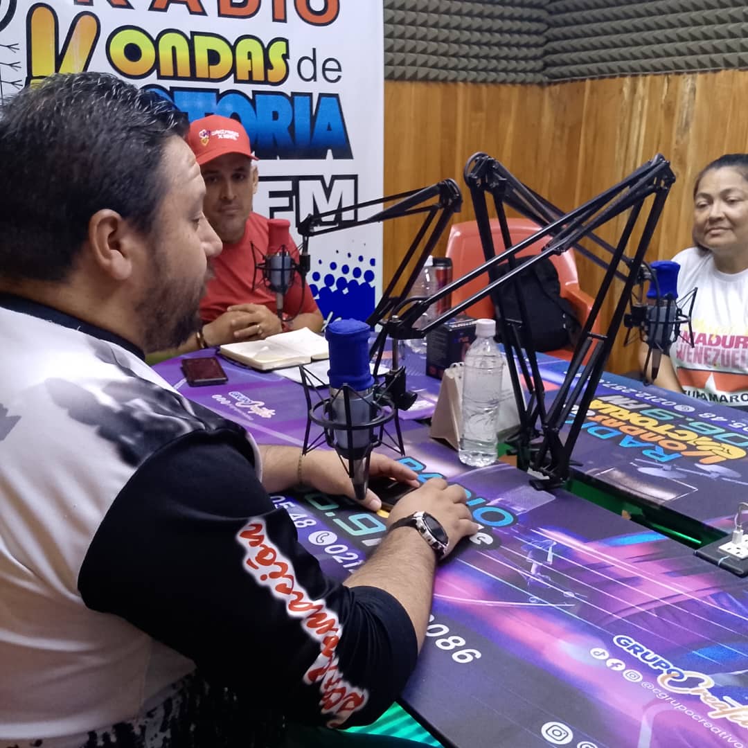 Desde el Edo. La Guaira en el programa radial "Tribuna" por ondas de victoria 106.9 FM nuestro Sec. Gral Nacional <a href="/WBenavides_MRT/">Williams Benavides</a> informo que seguimos trabajando y nos mantenemos firmes en defensa de nuestro pueblo vamos rumbo a la victoria del #28DeJulio

#VotaTupamaro