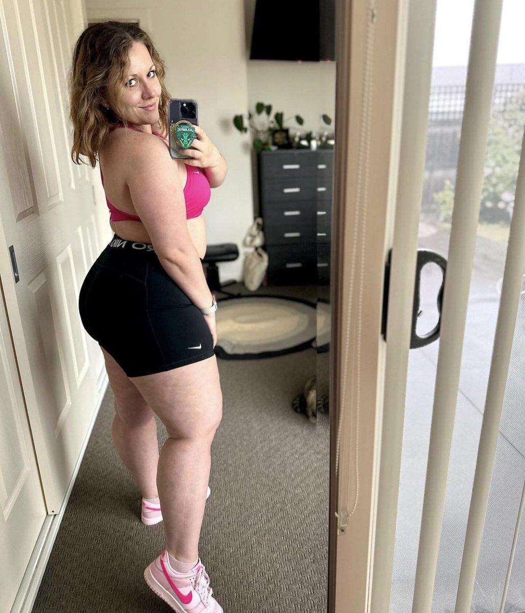 PascalTessin's tweet image. Would you sleep with a 30yr old woman like me?