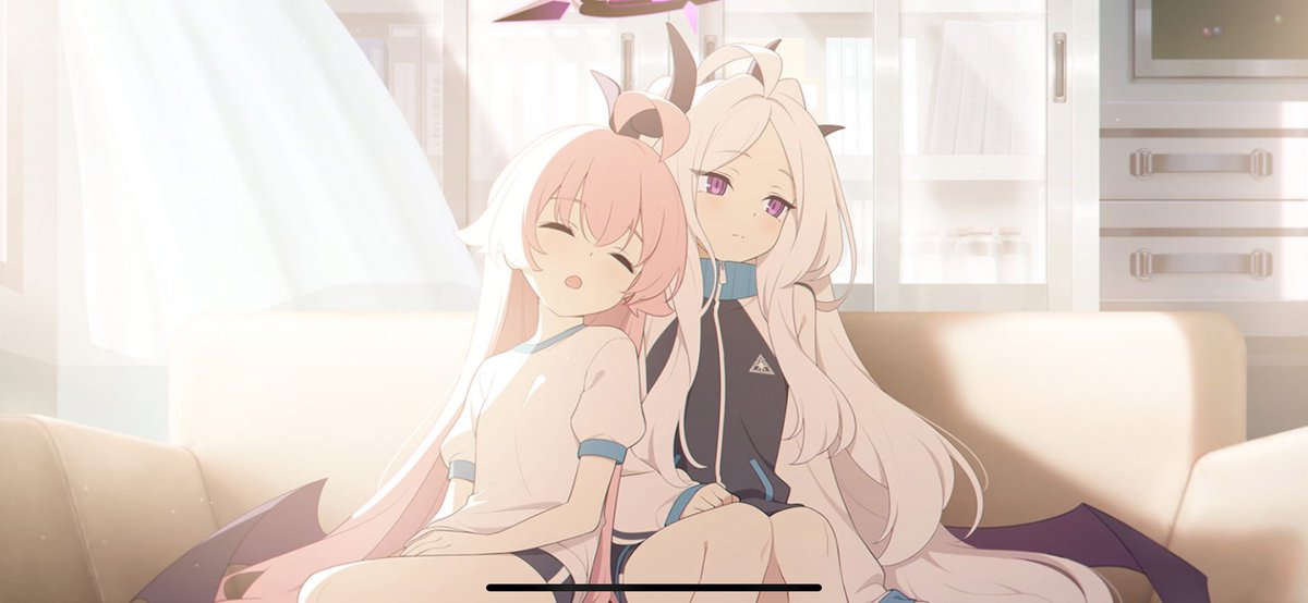 空崎ヒナ(ブルアカ) ,ホシノ(ブルーアーカイブ) 「この一枚が素敵すぎるのでグッズを出してほしいです お願いします 」|獅子丸のイラスト