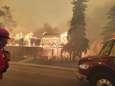 Brace yourself. This is a tough image to see of Jasper- Maligne Lodge. Same eyewitness say PetroCan/ Brightspot were hit. This was over half hour ago.