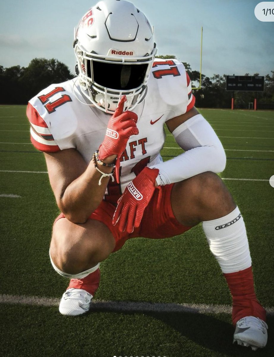 Angel Hernadez  (<a href="/h11tmanhdz/">Angel Lee</a>)  🚨
6'0 218  
C/O 2026
- Effective as a blitzer and can redirect to chase down even the most agile quarterbacks and running backs out of the backfield.
- Playmaker.
HL hudl.com/video/3/182656…