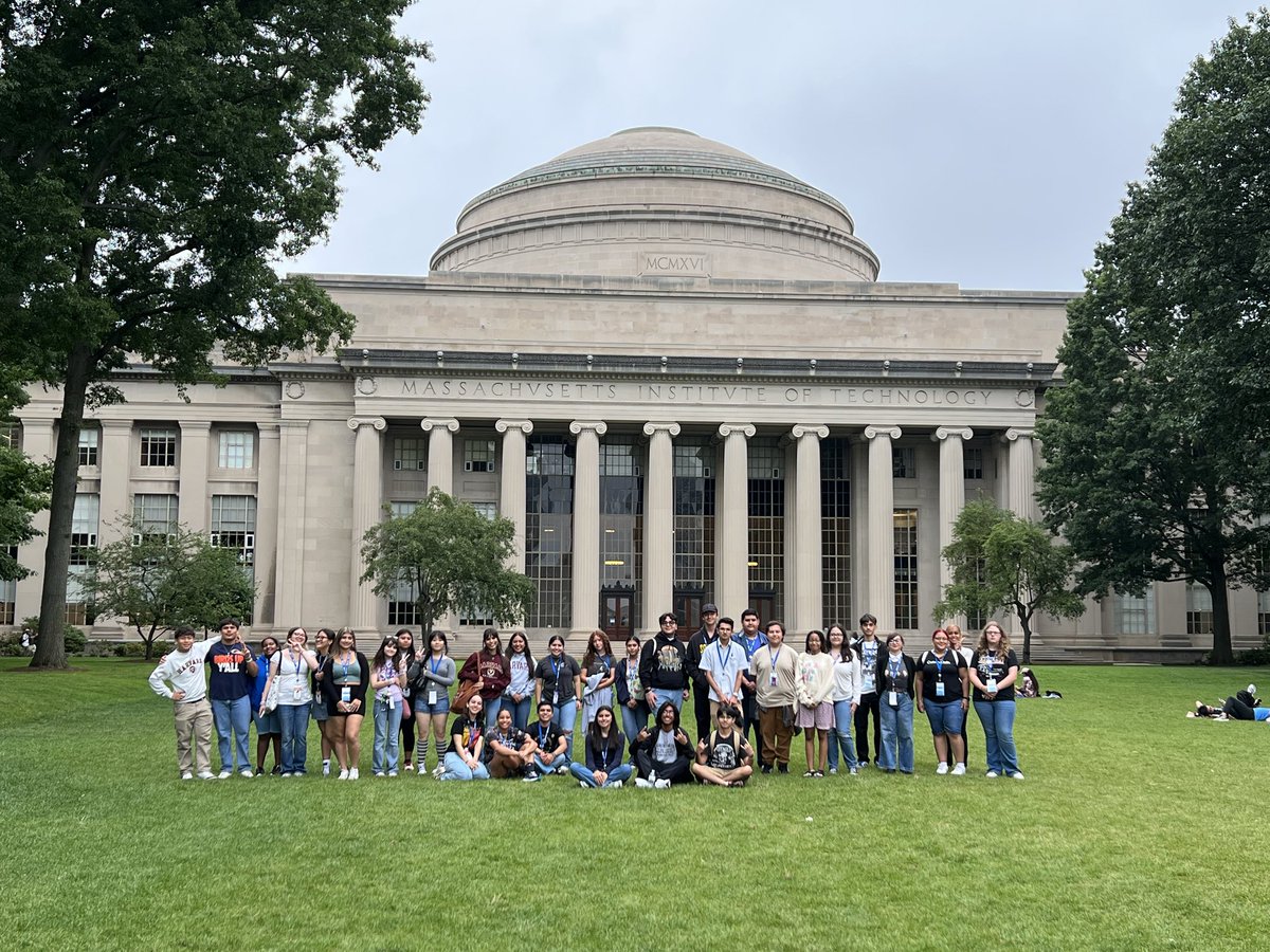 SAISD_AVID's tweet photo. Day 4: Impromptu treat! @ywlasatx alum Maria Garcia Garcia joined our tour because her brother from @SAISDLanier is with us. She offered an awesome in depth tour of MIT. She just graduated in June. Congrats &amp; thank you! @SAISDFoundation @SAISDthePost @SAISD_CI @ALA_SAISD https://t.co/vVHzqiQQ0C