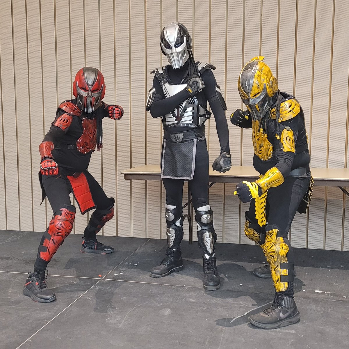MiKeMcDnet's tweet photo. @rhinorb81 @RealmKast The @CollectorsMaze #LevelUPICTcon #30thAnniversaryOfMortalKombat #VIP #party was out of this world.  Had an epic time getting shit faced w/ the #OG @MortalKombat Legends at @WaveWichita.  
Well worth the $300 price tag. https://t.co/nJlXmHbock