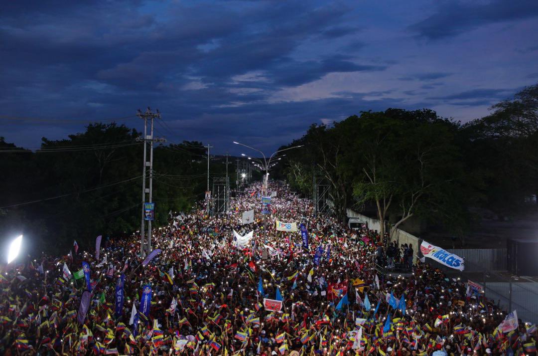 jorgerpsuv's tweet photo. En Barquisimeto ganamos las elecciones por el derecho al futuro y la estabilidad nacional. Gracias Lara por el desbordamiento de pueblo y el apoyo decidido a la democracia y la paz. ¡Vamos por la victoria definitiva de la independencia! https://t.co/b9kPL8XzJX