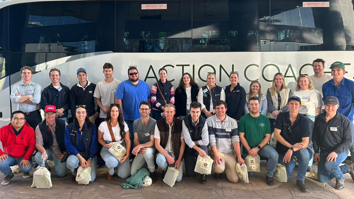 InnovGeneration's tweet photo. Thanks so much to @JohnDeereAUNZ for having us at their Crestmead Facility on Tuesday. The tour included seeing a selection of Small Grains equipment and technology, including See & Spray™ and the new S7 Combine firsthand. #IG24 https://t.co/HzfIUrab8t
