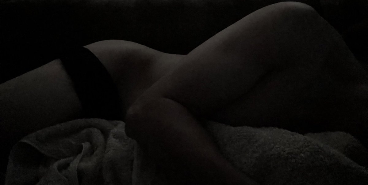 想讓我躺在妳身後 環抱著妳嗎？