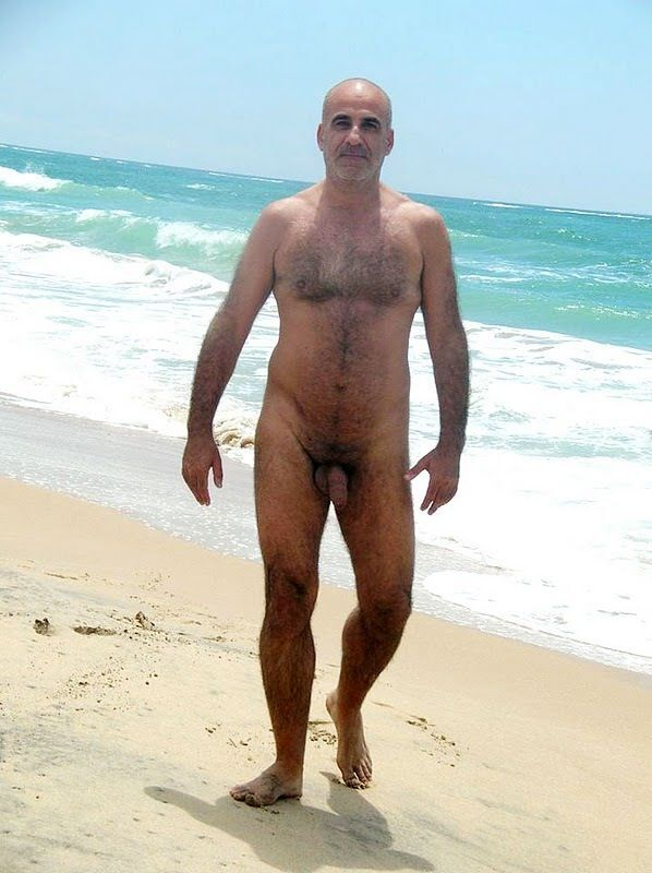Delícia de macho na praia. 🏖️ #naked