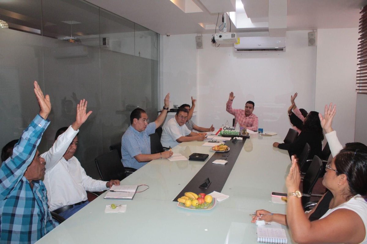 Se realizó una Sesión Ordinaria de Cabildo, que fue presidida por el Aldy Esteban Román, Presidente de Chilapa, en donde se se aprobaron los Decretos números 211, 224, 236, 258, 259, 800, 801, 825, 826 y 827, expedidos por la Sexagésima Tercera Legislatura al Congreso del Estado.