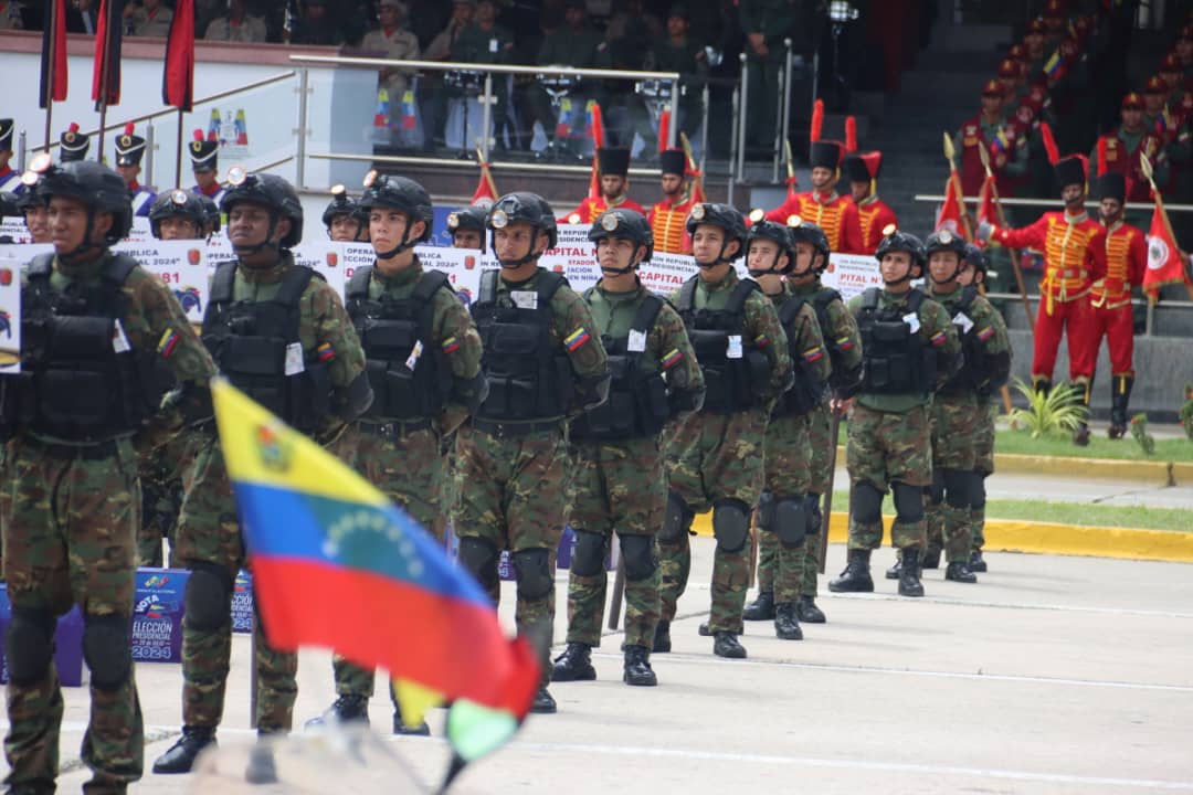 CGRVenezuela's tweet photo. Durante esta actividad, el presidente del @cneesvzla, Elvis Amoroso, agradeció a las autoridades nacionales y a los integrantes de la #FANB por el despliegue del Plan República para que las y los venezolanos ejerzan su voluntad absoluta este #28Jul. https://t.co/uCdRQTcs3O