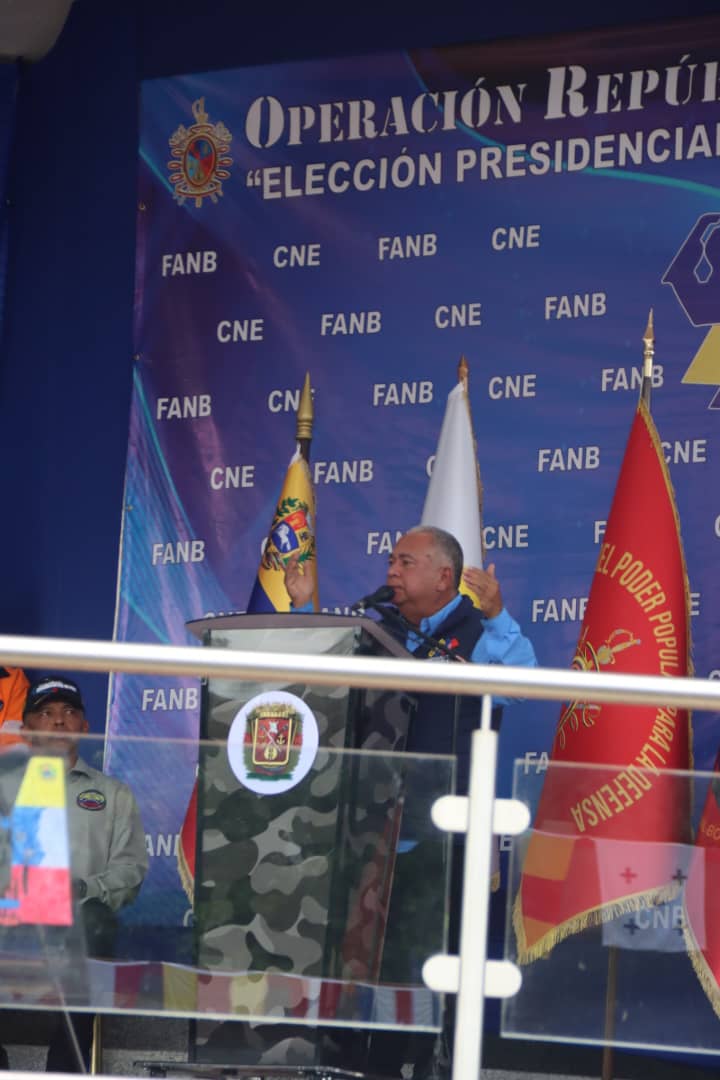 Durante esta actividad, el presidente del <a href="/cneesvzla/">cneesvenezuela</a>, Elvis Amoroso, agradeció a las autoridades nacionales y a los integrantes de la #FANB por el despliegue del Plan República para que las y los venezolanos ejerzan su voluntad absoluta este #28Jul.