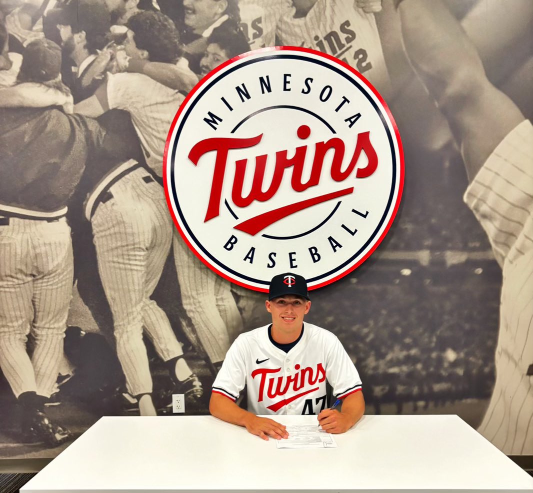 GRBRays's tweet photo. Officially a Twin!!

@Michael_Carp28 ➡️ @Twins https://t.co/RF7rKIXbGs