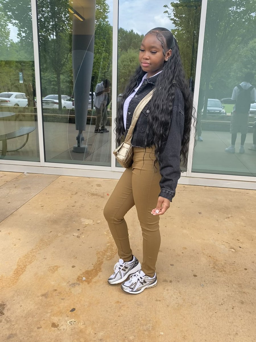 mssexyy101's tweet image. #lastfirstday #classof25 #baddiealert