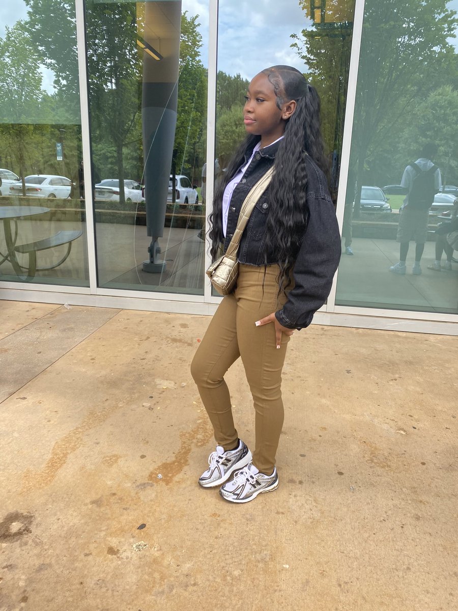 mssexyy101's tweet image. #lastfirstday #classof25 #baddiealert