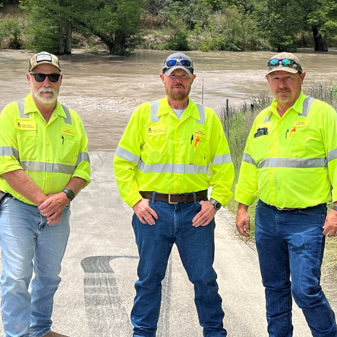 ComalCountyTX's tweet photo. ๐๐ผLet's show some love to the hardworking folks at the Comal County Road and Bridge Department! ๐๐ผ
From keeping our roads safe during crazy Texas weather to making sure everything is clear for us to drive smoothly, we appreciate all that you do. #ThankYou #ComalCountyCommunity https://t.co/P69bKCNYeG