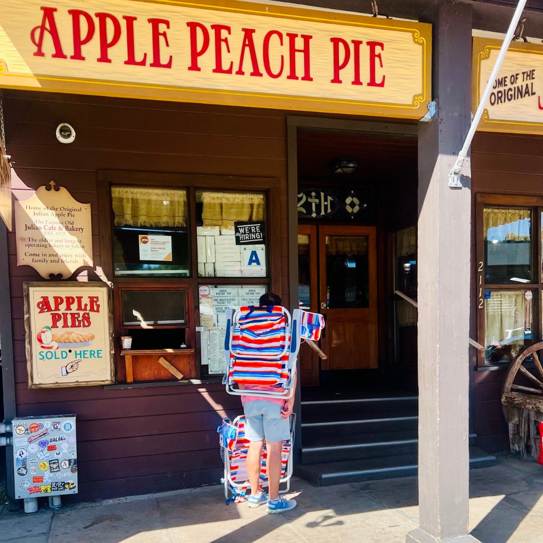 RioBrands's tweet image. Red, White &amp;amp; YOU 
bit.ly/46xOzGp

#Shelterlogic #Riobeach #Coolerchair #Redwhiteblue #Weekendgetaway