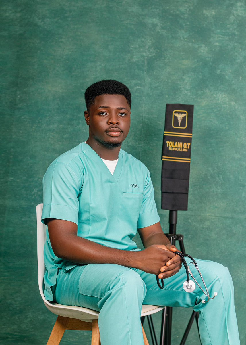 AGE_SCRUBS's tweet image. Celebrate good times with AGE!🍾🎊🥂

#agescrubs #ageheroes #boldcare #scrubs #medicalstudent #nursingstudent #doctor #nurse #healthcareworkers #workwear #registerednurse #celebration #graduation #convocation #medictwitter