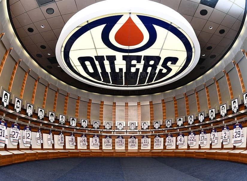 PRiMETIMESNOOP_'s tweet photo. #BREAKING: 🚨 Edmonton Oilers management have been in talks to resurrect O.J. Simpson, believing he'd be a perfect fit for their top 6. 

Close Sources say Oilers owner Daryl Katz  is a huge fan, and Oilers management thinks this would be a smart move for the team. https://t.co/OzfD8ODkdc