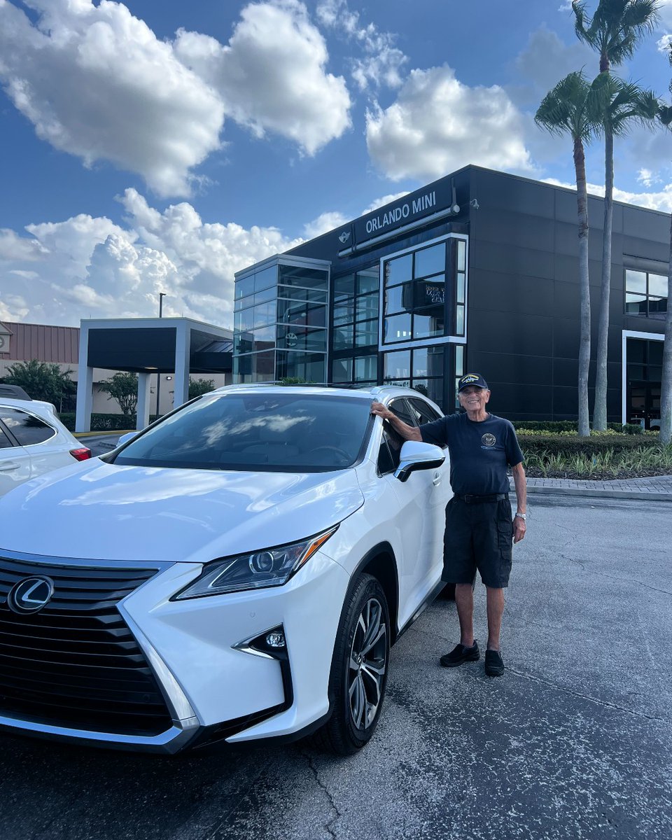 OrlandoMINI's tweet image. Bernard K. saw this #FieldsPreOwned 2019 #Lexus RX 350 on our website and had to have it! He drove from Palm Coast today to come see it and ended up driving it home! Congratulations, Bernard! He worked with our team member, Emma Comly. #FieldsAuto #OrlandoMINI