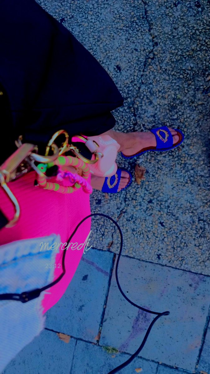 sud84777's tweet photo. 👣🫠🫠🫠

#Findom #Dominatrice #MoneyMiss #Fetichisme #Pieds #Reine https://t.co/nrVDPWd19d
