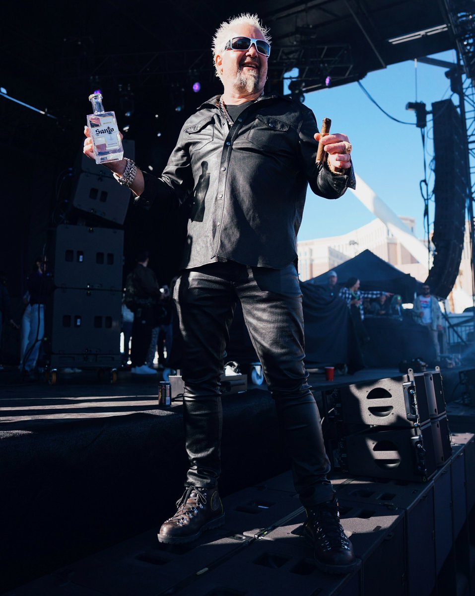 GuyFieri's tweet image. Everyday is #NationalTequilaDay if ya do it right!! 🔥😂