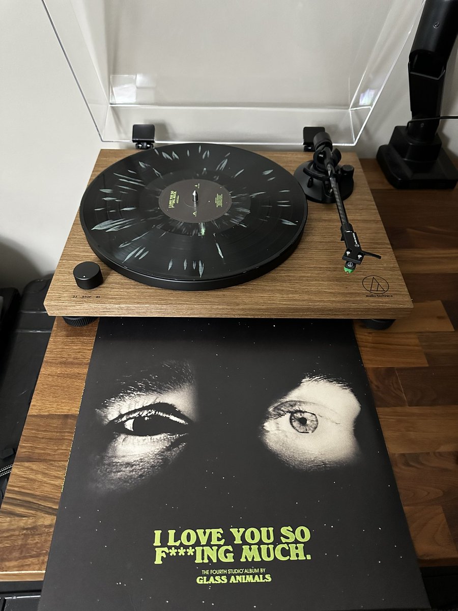 Pineappleonacob's tweet photo. About to eat this album the fuck up https://t.co/mXTslne58W