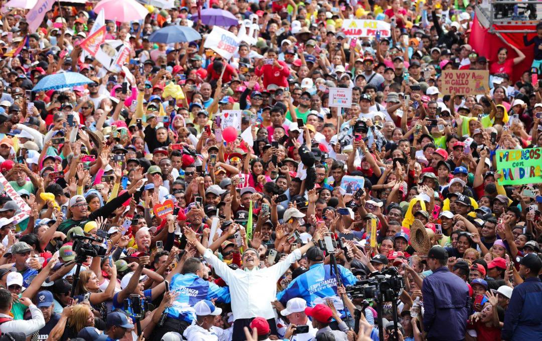 jorgerpsuv's tweet photo. Desde San Felipe estado Yaracuy, vemos la victoria electoral más bonita de la historia electoral de Venezuela; será contundente e irreversible. Nadie le va a robar el derecho a la paz, la tranquilidad y el futuro al pueblo. https://t.co/CEQVPOcxJM