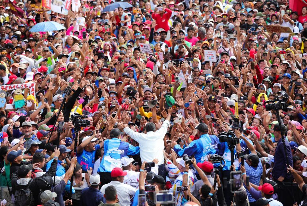 jorgerpsuv's tweet photo. Desde San Felipe estado Yaracuy, vemos la victoria electoral más bonita de la historia electoral de Venezuela; será contundente e irreversible. Nadie le va a robar el derecho a la paz, la tranquilidad y el futuro al pueblo. https://t.co/CEQVPOcxJM