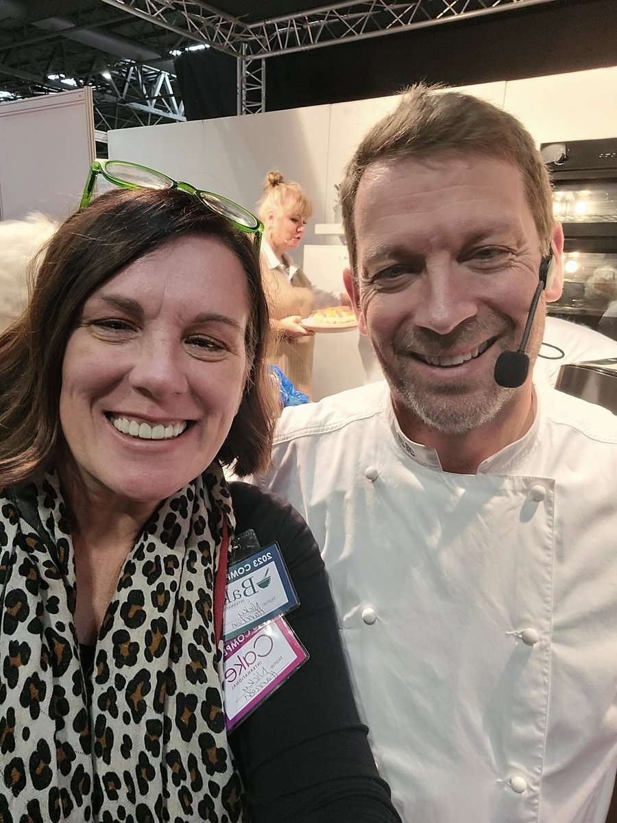 Beside myself with excitement. Cherish <a href="/cherish_finden/">Cherish Finden 黄淑柔 🇬🇧🇸🇬</a> is at <a href="/thecakeshows/">Cake International</a> this year. The absolutely Queen of my baking heroes. Oh my.! She may see my entries 😬👸 <a href="/BenoitBlin_MCA/">Benoit Blin MCA</a> last year and Cherish this year. Amazing 🤩 <a href="/sarahjanesbakes/">Sarah Phillips</a>