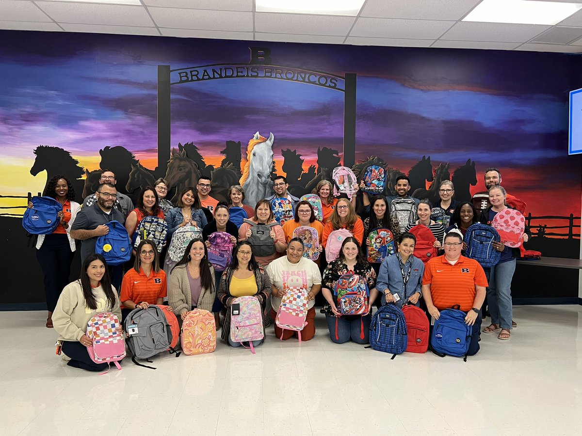 NISDBrandeis's tweet image. A BIG thank you to these leaders for their contributions to our community!! #backpackchallenge ✅
#NorthsideLeadershipInstitute
#AlwaysReppin
@DianaEly1 @NISD @danaperry73