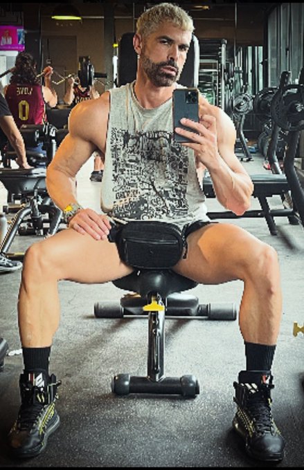 Watch D.O. 🇦🇷🇺🇸🇪🇸🇬🇧's leaked NSFW photo on TwXstars