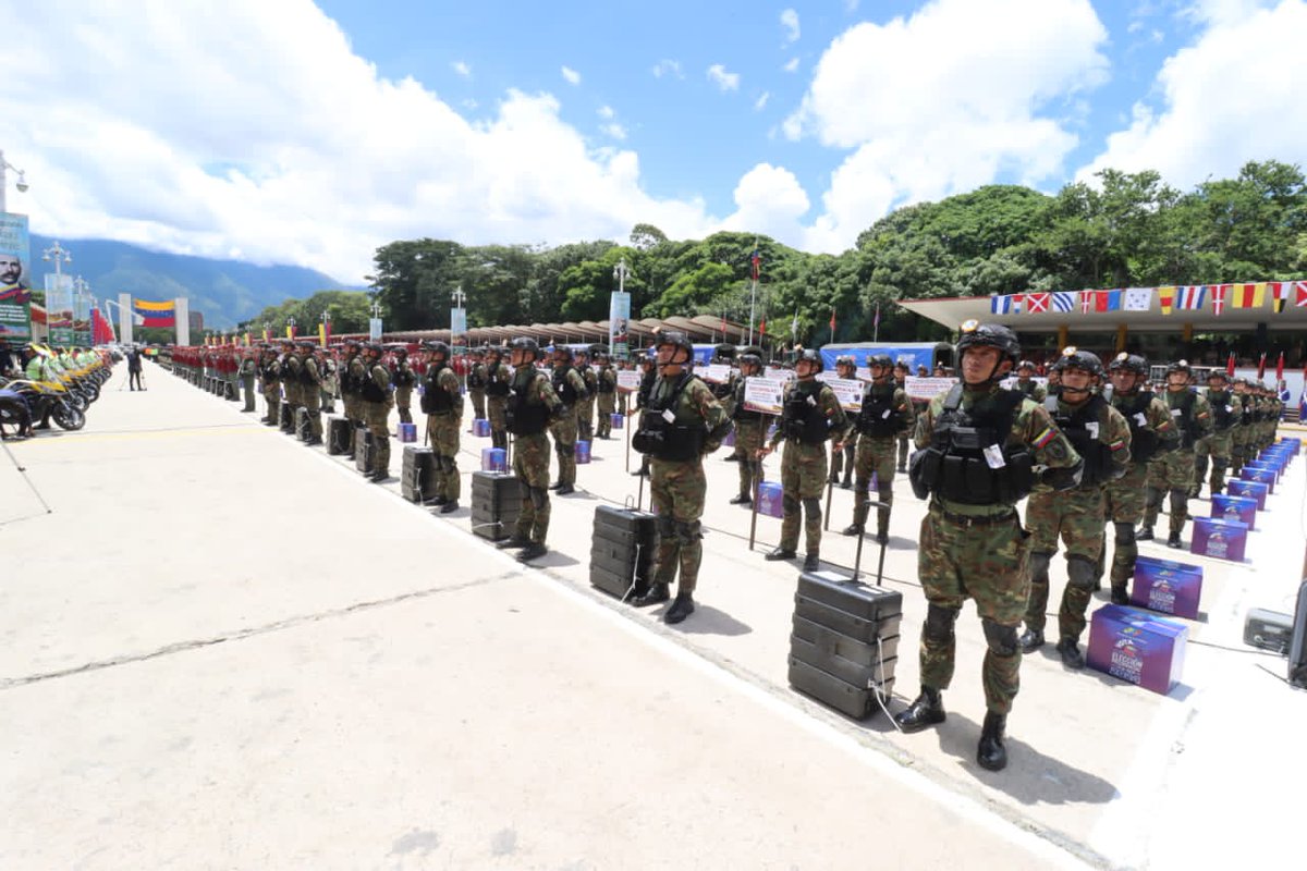 El contralor general (E), Dr. Jhosnel Peraza Machado, como integrante del Poder Ciudadano, participó en el despliegue del Plan República realizado en el Paseo Los Próceres,con el fin de mantener la paz y seguridad durante las Elecciones Presidenciales de este domingo #28Jul.