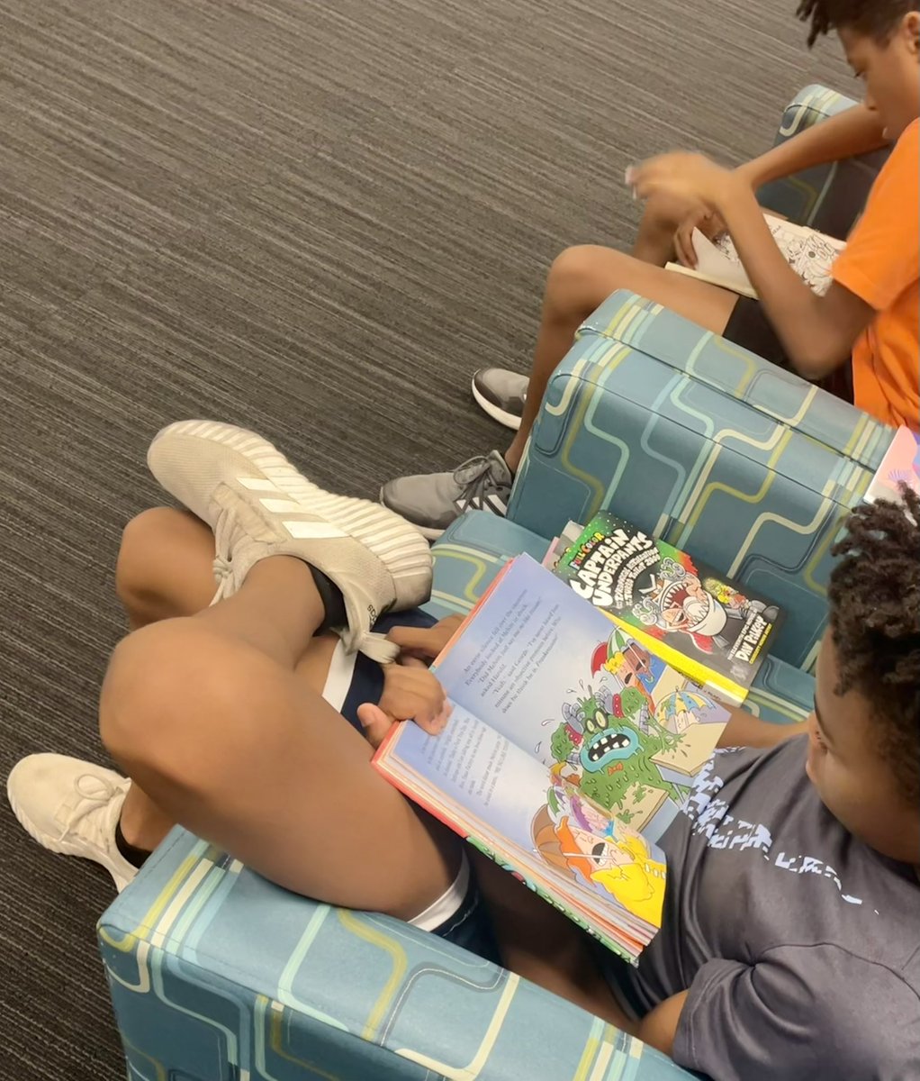 HairstonTeaches's tweet image. Got my vinyl sticker from @wcplonline for turning in my Summer Reading Log! 📖🤓

Me and my guys are truly enjoying our #SummerAtTheLibrary! 📚

#AdventureBeginsAtYourLibrary #READ