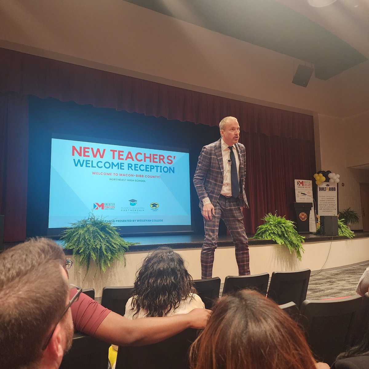 firstgrade209's tweet photo. Presented to new teachers in my district today and had the chance to listen to Ron Clark again. Met him 10 years ago, and he's still as energetic and transformative as ever! #Education #Inspiration #RonClark #run @mrronclark_ https://t.co/Zh06Jo8dhx