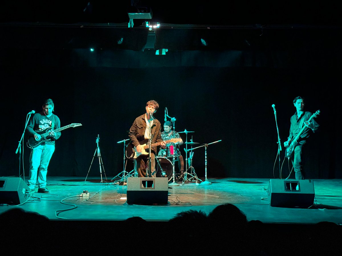 UAM_Iztapalapa's tweet photo. 🎸🎤 #Presentación de la banda de rock "Moksha", en el Teatro Fuego Nuevo, como parte del evento "Tiempo de Rock en el 50 aniversario de la UAM-I".
#Moksha #TiempodeRock #SoyUAM https://t.co/iOrSfB62uW