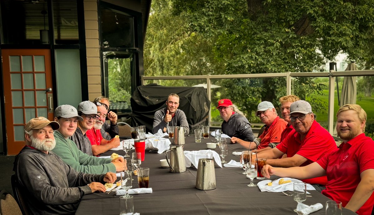 The_Wascana's tweet image. A fantastic lunch for this superstar crew!