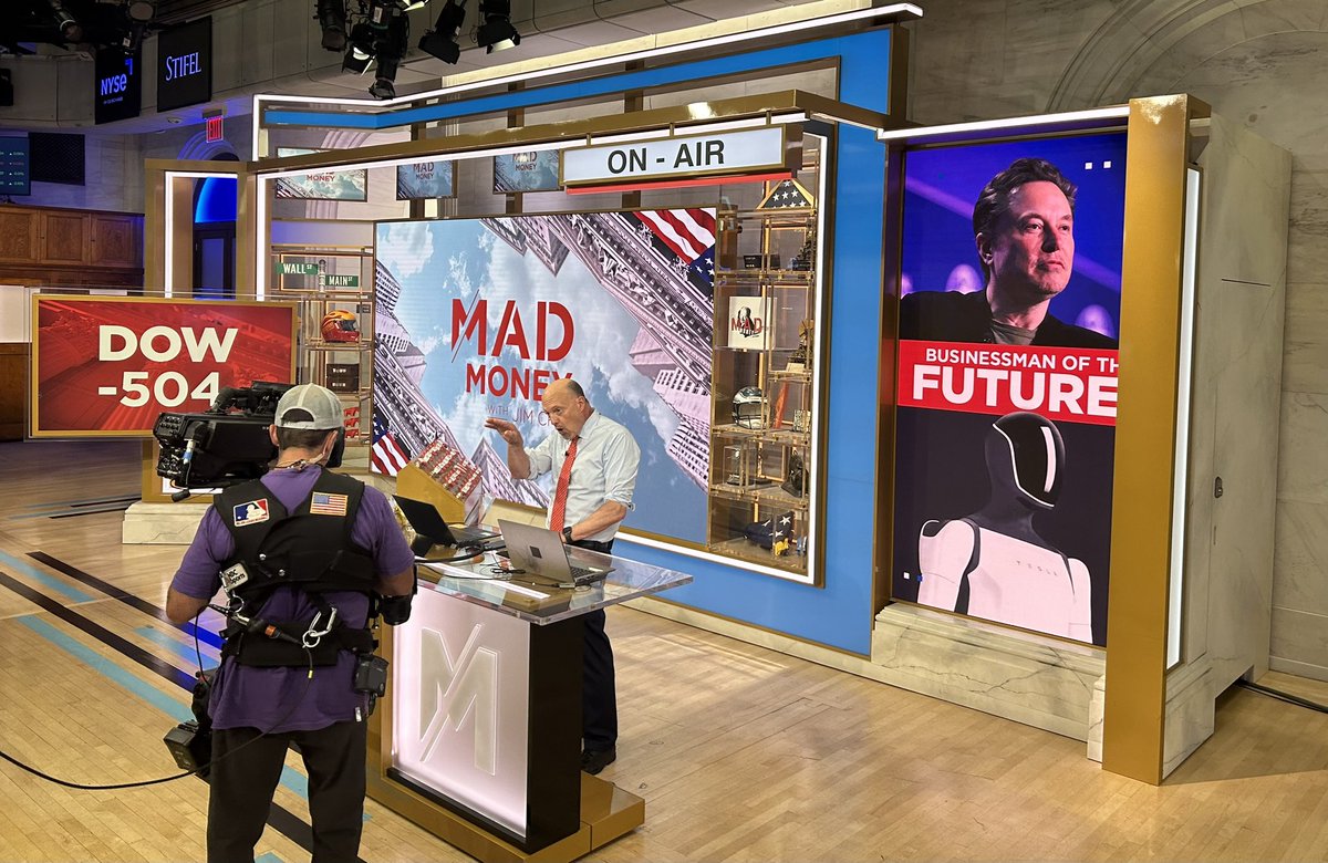 Talking about <a href="/elonmusk/">Elon Musk</a> tonight. 6p ET on CNBC.