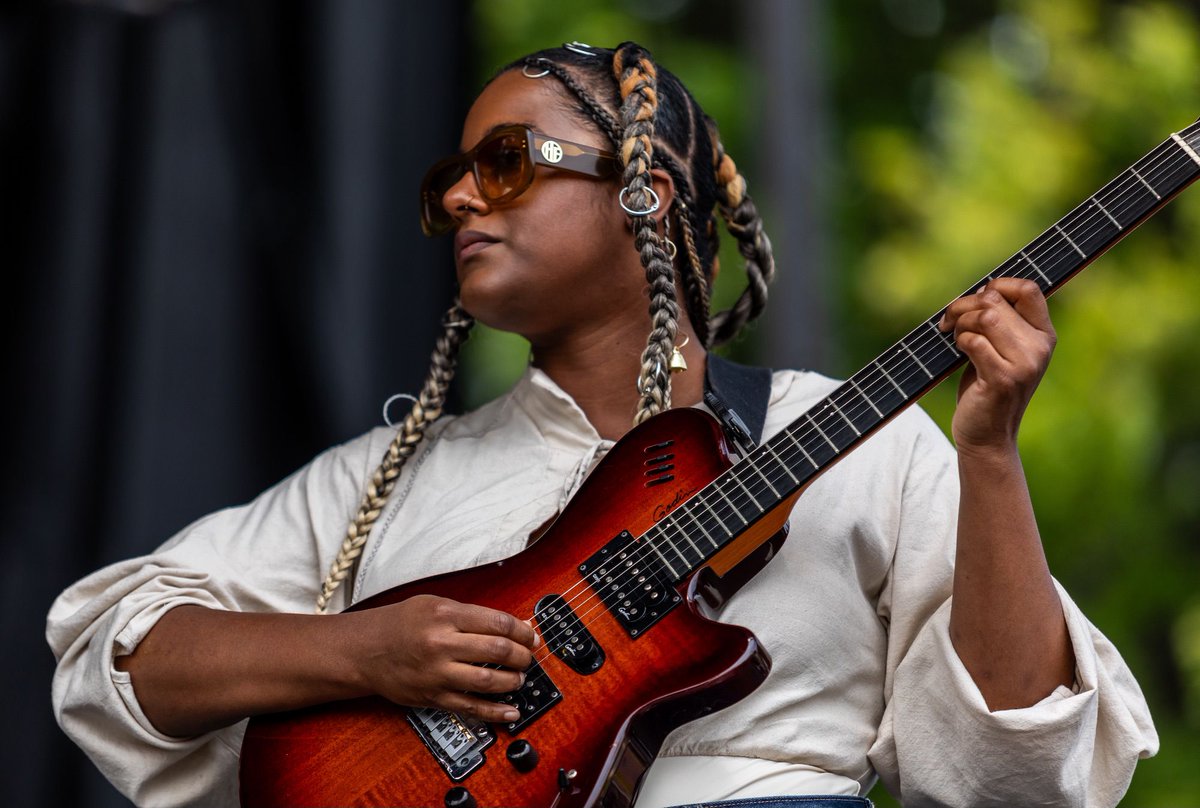 RebelliousMag's tweet photo. Photos: L'Rain Showers Fans With Sonic Gifts During Pitchfork 2024 https://t.co/h6anOLme9l by #Entertainment Editor @Lauriefanelli Laurie Fanelli
#P4kFest
@pitchforkfest
#LRain - #ISawTheTVGlow #Green
@lrain0000 https://t.co/9hAPlHKQ8V