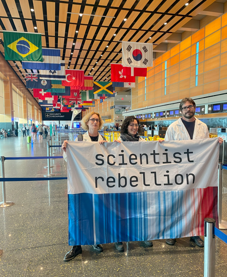 Today XR Boston &amp; <a href="/SRTurtleIsland/">Scientist Rebellion Turtle Island (US/Canada)</a> joined the <a href="/_oilkills/">Oil Kills</a> international uprising, demanding world governments sign a fossil fuel non-proliferation treaty to #EndOil2030. Solidarity with <a href="/lastgencanada/">Last Generation</a> <a href="/SR_Sweden/">Scientist Rebellion Sweden @sr-sweden.bsky.social</a> <a href="/NLRebellion/">Extinction Rebellion Nederland</a> <a href="/AufstandLastGen/">Letzte Generation</a> <a href="/JustStop_Oil/">Just Stop Oil</a> <a href="/elokapina/">Elokapina - Extinction Rebellion Finland</a> &amp; more!