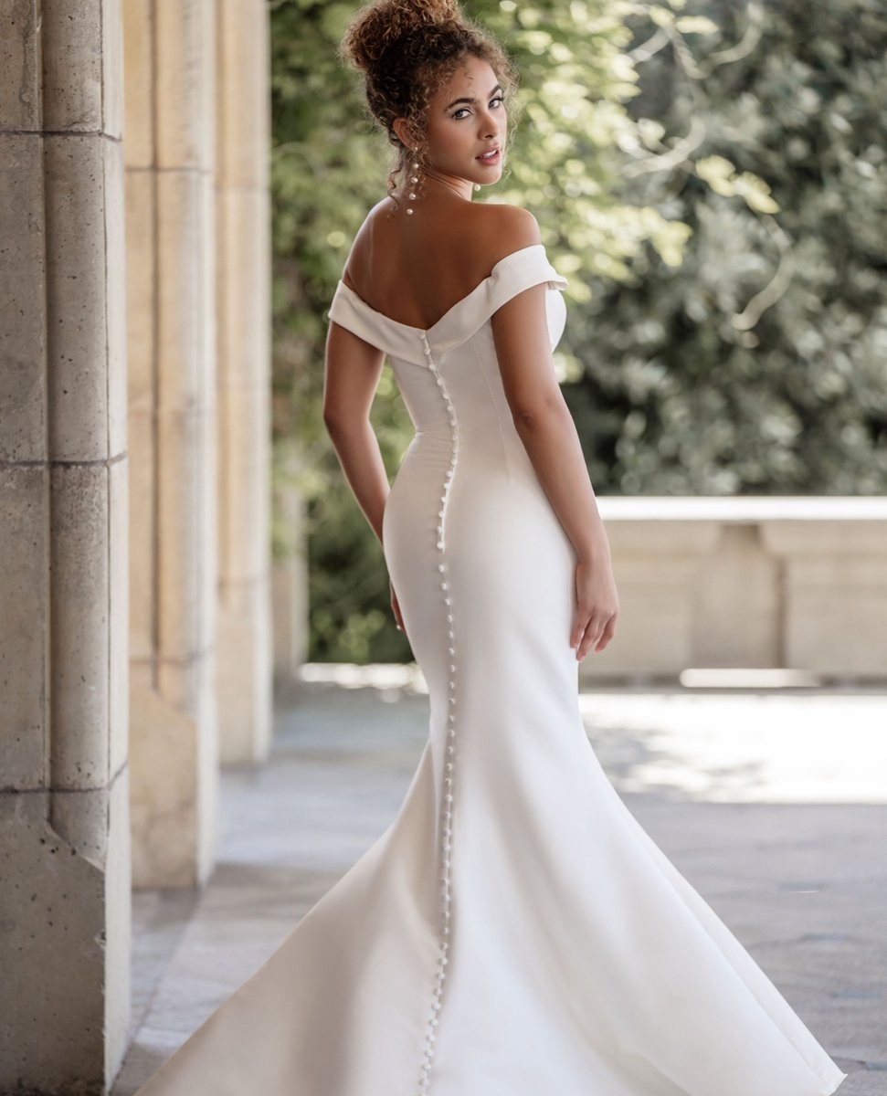 Stand tall and turn heads in this mesmerizing Allure gown. Its sleek and daring design, combined with a detachable train that adds a touch of elegance, will leave everyone speechless. 
Call the Starlet Stylists at (707) 544-0334 today, or book online!
l8r.it/Gnuq