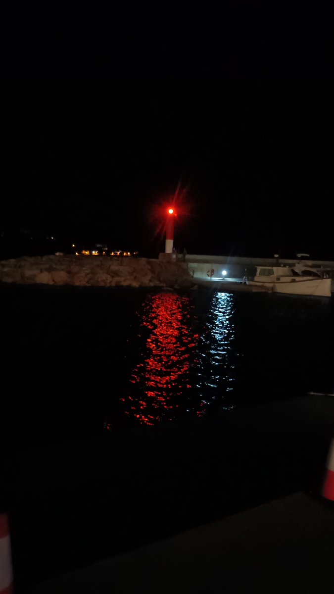 Nit de moltíssima calor,  mar tranquil.la