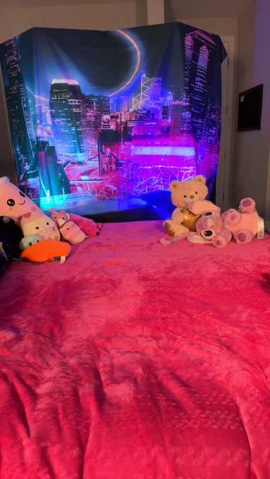 Eevee n Ginger 💖 is live now! https://t.co/Wlg7498yU3 https://t.co/Oai0BoGe7G