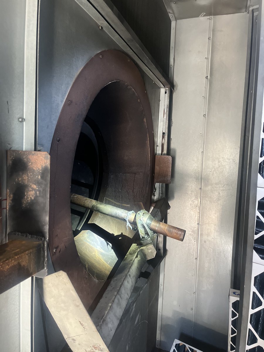 ProfPhysics2's tweet image. I sell industrial and commercial service.  One of the main services I sell is large air handler service. This was a unit that completely failed a a local hospital that the customer knew exactly who to call. This was deemed an emergency so our team came together and got it done. I…