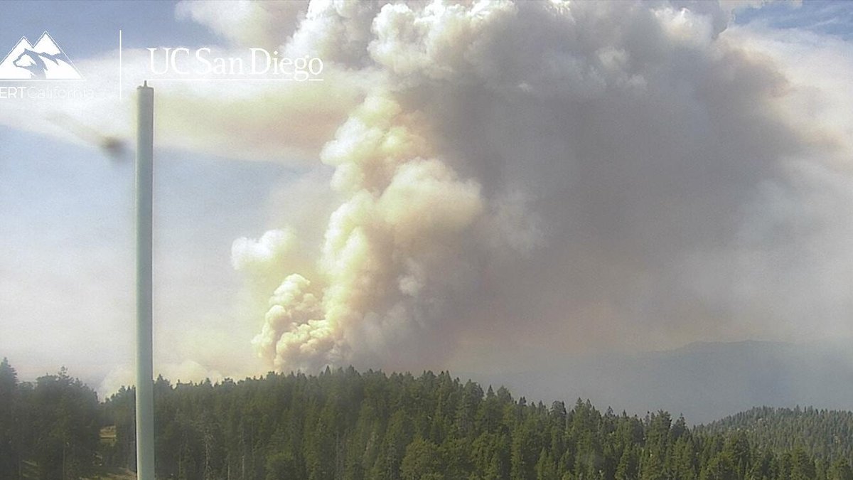 engineco16's tweet photo. #BorelFire is ragging, #Intel24 overhead so we should get an acreage update real soon, and some video? https://t.co/tkxMfr3oZn
