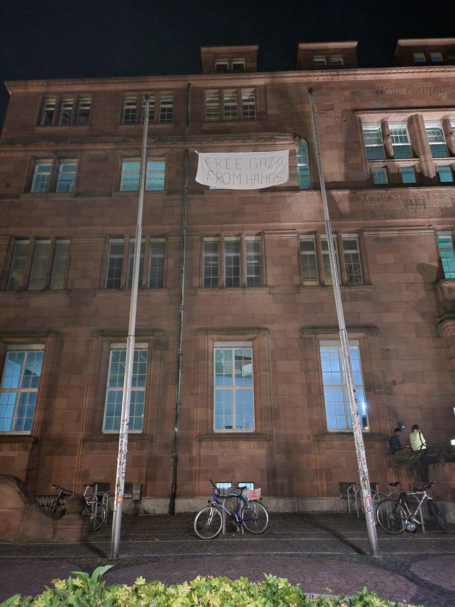 elf11_11elf's tweet photo. Diesmal etwas höher hängend. Bleibt diesmal wohl länger oben. https://t.co/9oQzkyWeGe