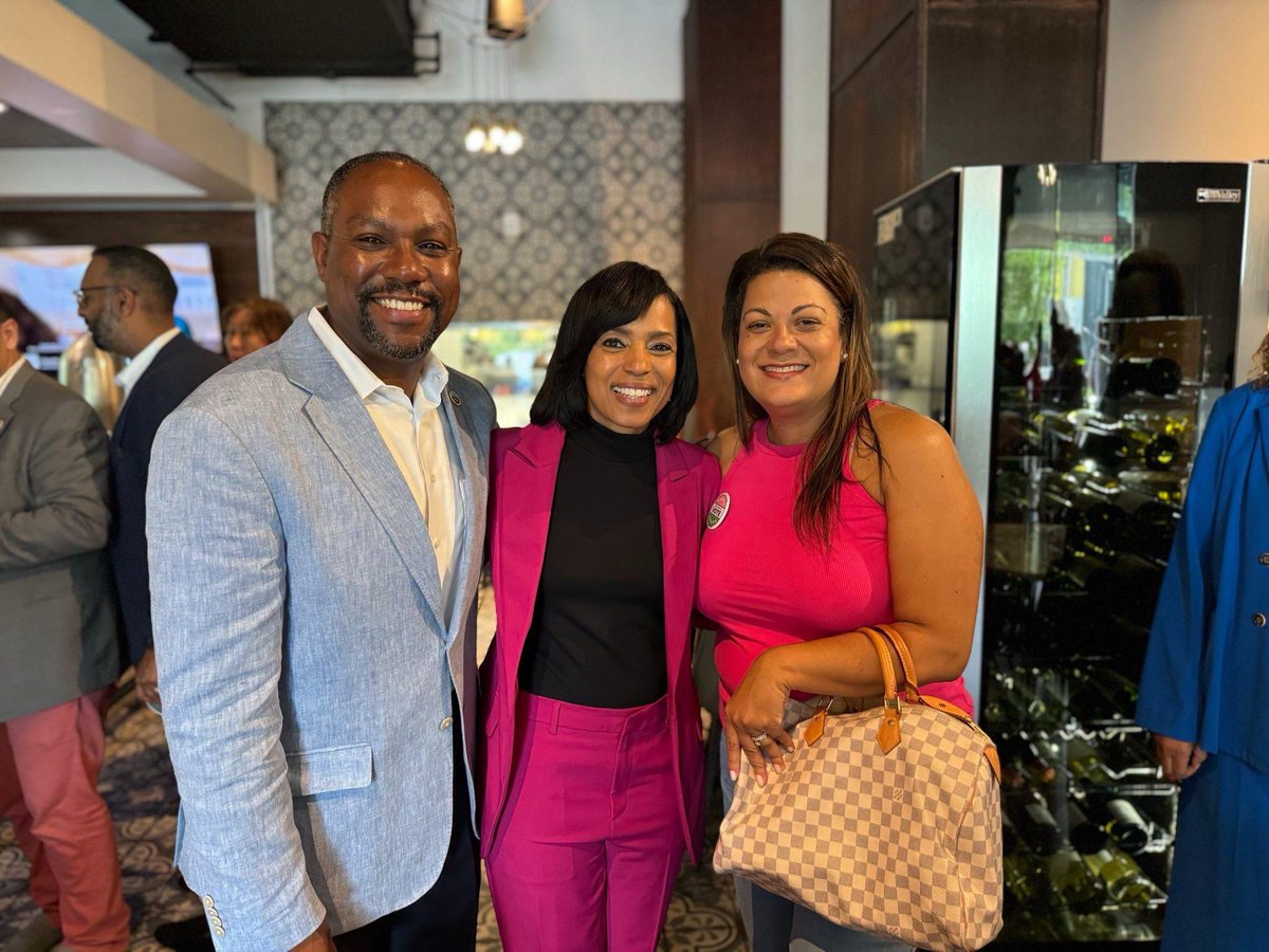 AlsobrooksForMD's tweet photo. Columbia was fired up today! 

It was so great to join dozens of local residents and AAPI leaders at Clove and Cardamom to talk about how we are going to keep the 51st vote and Maryland blue. 

Thank you to Delegate Chao Wu, Councilman Opel Jones, Senator Clarence Lam, and Delegate Terri Hill for joining us at this awesome meet and greet!