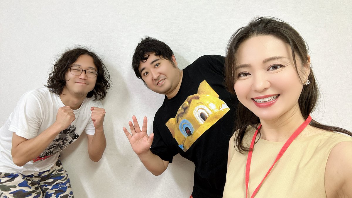 maiko_ayase's tweet photo. おはようございます❤️
・
・
昨日は会社に行ってきました(*´︶`*)ﾉ

＠yazawa_recieve 綾瀬麻衣子のデビュー作から退社作品までの4作品を撮って下さっ��レシーブ監督と2020年秋以来の再会！！
めっっちゃ嬉しくてハグさせてもらいました(( ´͈ ᗨ `͈( ˘͈ ᵕ ˘͈ *))

@WASSHOISATO わっしょい佐藤Pはとっても遠くから急いで帰ってきてくれて！！

3人で22:30まで、、
私自身のある企画が始まりました🫶💕

嬉しい気持ちと寂しい気持ち、、
やりたい気持ちとやりたくない気持ち、、
揺れ動いていましたが
もう心は決まっています！
最高のものにするために今日から努力します💪

情報解禁を待っててね(*´ｰ`*)❤️