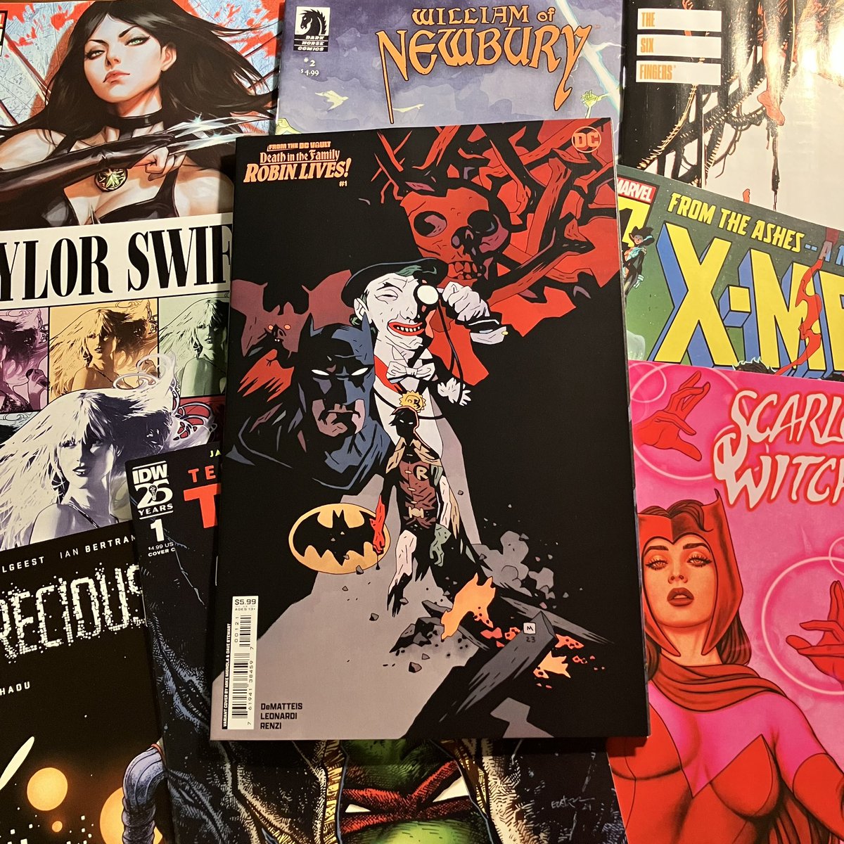 hellboybookclub's tweet photo. Picked up some comics today💥 Check out this sweet Mignola variant🔥Thank you @BedrockCity #supportyourlcs #supportyourlocalcomicshop #mikemignola #davestewart #dccomics #marvelcomics #imagecomics #darkhorsecomics #tidalwaveproductions #idwcomics https://t.co/OFgFEAaHRn